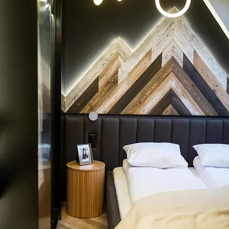 Apart-center Zlota 4*